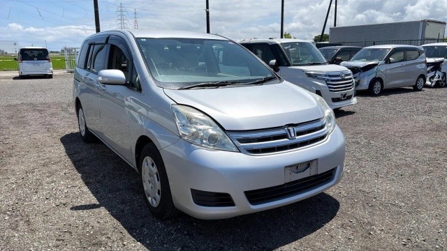 Toyota Isis, 2010 · Владикавказ — фото из отзыва